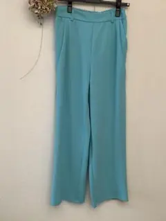 美品　palmRICHE　水色 タック入り ワイドレッグパンツ　M
