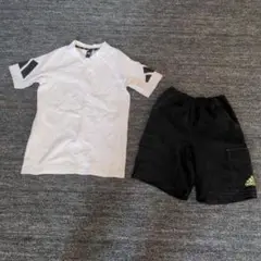 adidas ホワイトTシャツ ブラックパンツ