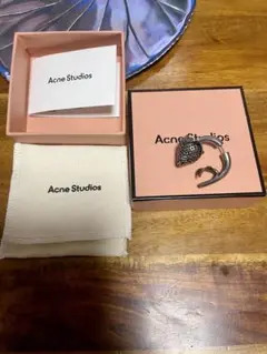 Acne Studios アクネ　大ぶり　片耳ピアス　アクセサリー acne studios アクネストゥディオズ ピアス(片耳) - メルカリ