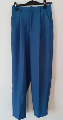 bohmal 青いストレートパンツ　タックセンタープレスワイドパンツ
