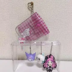 ハローキティ チェック柄ポーチとクロミ、プリキュア、モモンガキーホルダーセット