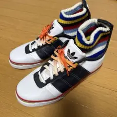 アディダス × carlo gruber カルログローバー コラボ スニーカー