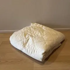 クリーム色 キルティング 敷き物　カーペット　ラグ