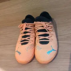 サッカー　PUMAトレシュー　22.5cm