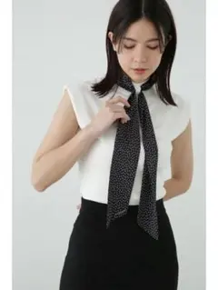 美品✨JillStuart ジル スチュアート スカーフ付きニットトップス　白
