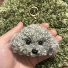 ＊うるうるトイプードル　毛糸キーホルダー＊ぬいぐるみマスコット　グレー　シルバー