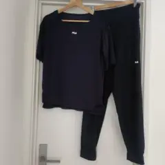 FILA 黒 Tシャツ パンツ セットヨガトレーニングＬ