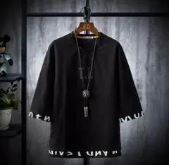 黒の半袖Tシャツ