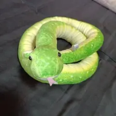 ヘビ型ぬいぐるみ 緑色