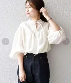 美品✨SHIPS シップス　ハイネックリボンフリルブラウス とろみ ホワイト