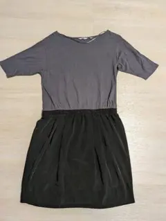 グレーと黒の半袖ワンピース　UNIQLO