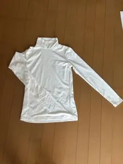 タートルネック　白