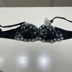 黒の花柄刺繍ブラジャー