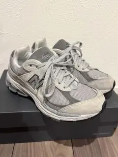 ほぼ新品　ニューバランス　2002ROグレー スニーカー　23.5