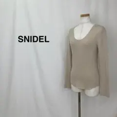 SNIDEL スナイデル バックボタンカットソー アイボリー 伸縮性生地