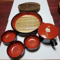 漆器 セット 赤と黒 器大1小3　木製の蓋　竹製マット付き　湯桶