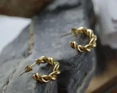 Item thumbnail for item 1049882f-7e05-426a-8e76-1122c60b42d1