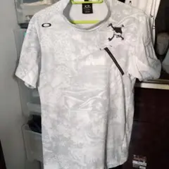 【本日限定】OAKLEY ホワイトモックネックシャツ