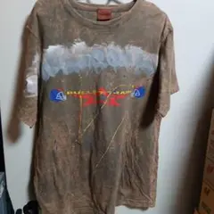 ユニークなブラウンTシャツ