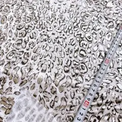 残1枚 レオパード 薄手 ニット