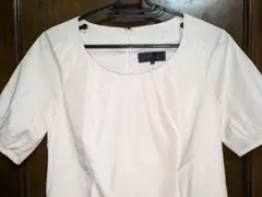 新品未使用　UNTITLED　クリームか薄いベージュ色ワンピース