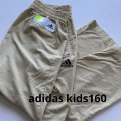 adidas 160サイズ　ベージュパンツ