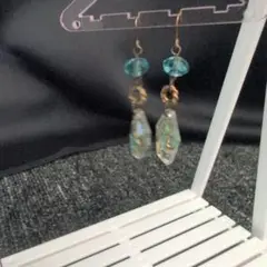 アクアクリスタルダングルピアス