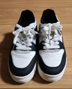 スニーカー
