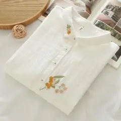 新品 刺繍付きホワイトカジュアルシャツ