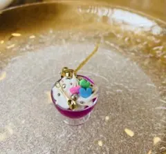 レジン　ピンクの星座パフェ型チャーム