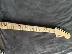 Squier by Fenderストラト/貼りメイプルラージヘッド/極美品 Squier by Fenderストラト/貼りメイプルラージヘッド/極美品