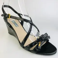 美品★PRADA・パテントレザーストラップ ロゴプレート付サンダル(371/2)