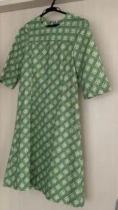 レトロ　ワンピース　お値下げ‼️サイケ　幾何学　　グリーン　膝丈