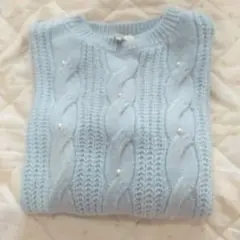 タグ切り新品 水色 パール付き ケーブルショート丈ニット