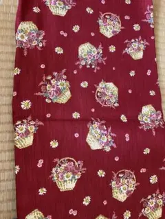 はぎれ　赤地に花カゴ柄　未使用