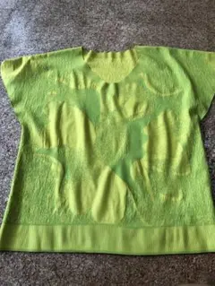 HIROKO KOSHINO の明るいグリーン Vネック Tシャツ