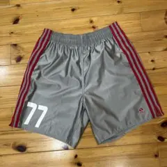adidas グレー ショートパンツ 77