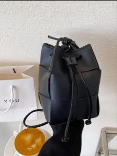 ブラックイントレチャートショルダーバッグ