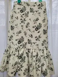 GU　花柄マーメイドスカート　ホワイト