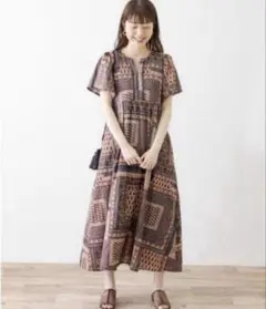【新品未使用品】サニーレーベル パネルプリントコットンワンピース レッド系フリー