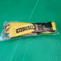 DIESEL ロゴ入りネックイエローストラップ