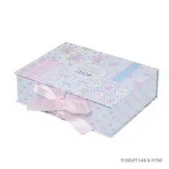 ILLIT ギフトボックス A賞（ポストカード22種＆メモパッド付）