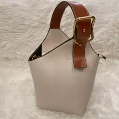 ハンドバッグ　アイボリー　ブラウン　ファスナー付き　ゴールド金具　内ポケット付き