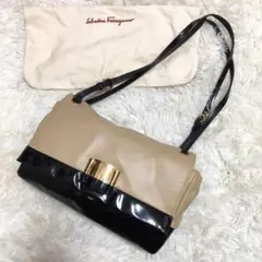 【希少】サルヴァトーレ・フェラガモ✨ヴァラリボン ベージュ ショルダーバッグ