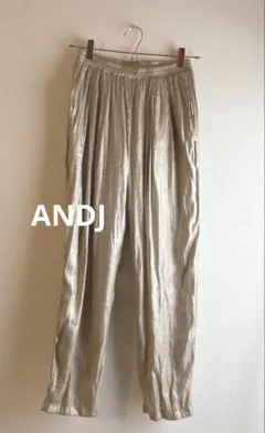 ANDJアンドジェイ♡テーパードパンツ　ゴールド
