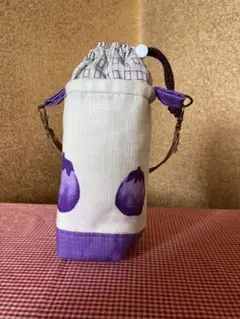 紫色の巾着型ペットボトルホルダー