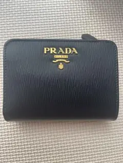 プラダ財布