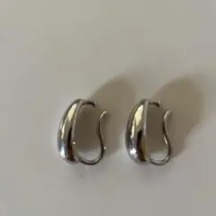 イヤーカフ