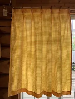 カーテン　一対2枚（サイズは縦約152cm×巾約145cm）