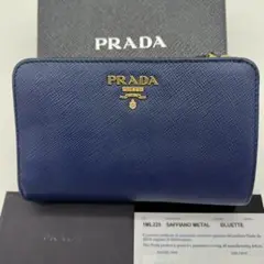 【美品】プラダ 折り財布 コンパクト サフィアーノレザー 青 ブルー メタルロゴ